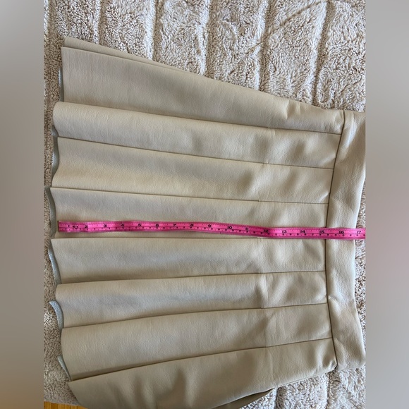 ARITZIA Sunday Best Vegan Leather Olive Mini Skirt size 8 - Picture 9 of 10